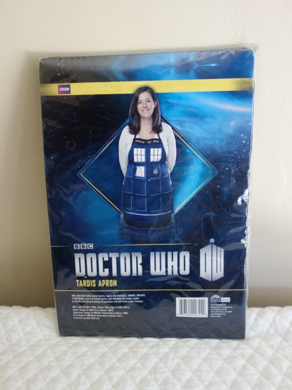 New NIP BBC / THINK GEEK Doctor Who Tardis Apron - Picture 2 of 4